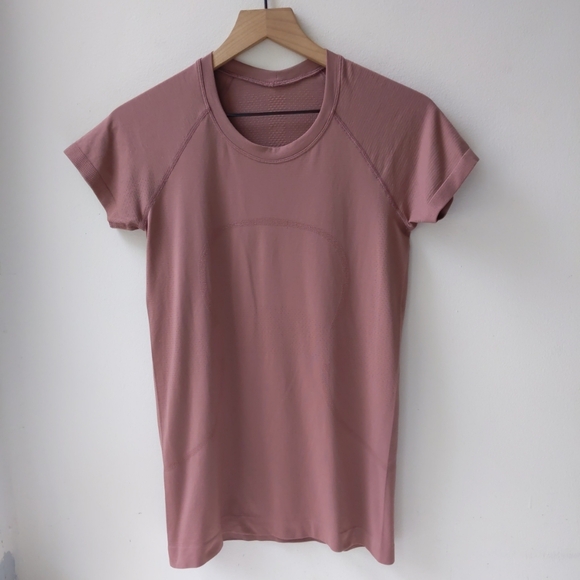 lululemon athletica Tops - Lululemon Swiftly Tech Short Sleeve Shirt Women's 6